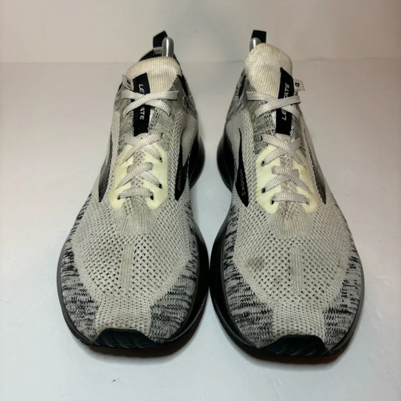 Brooks Women's Levitate 4 Running Shoes size 10 Medium(B) 1203351B121 BLK/WHT - Picture 5 of 9